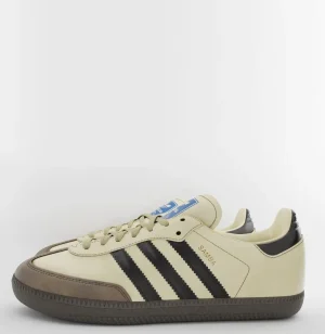 Custom coffee dye Adidas Sambas, custom adidas, custom, sneakers, derivation customs, custom shoes, customize shoes, create your own adidas, bespoke, cusomt samba,dye, cofee dye, brown, yellow